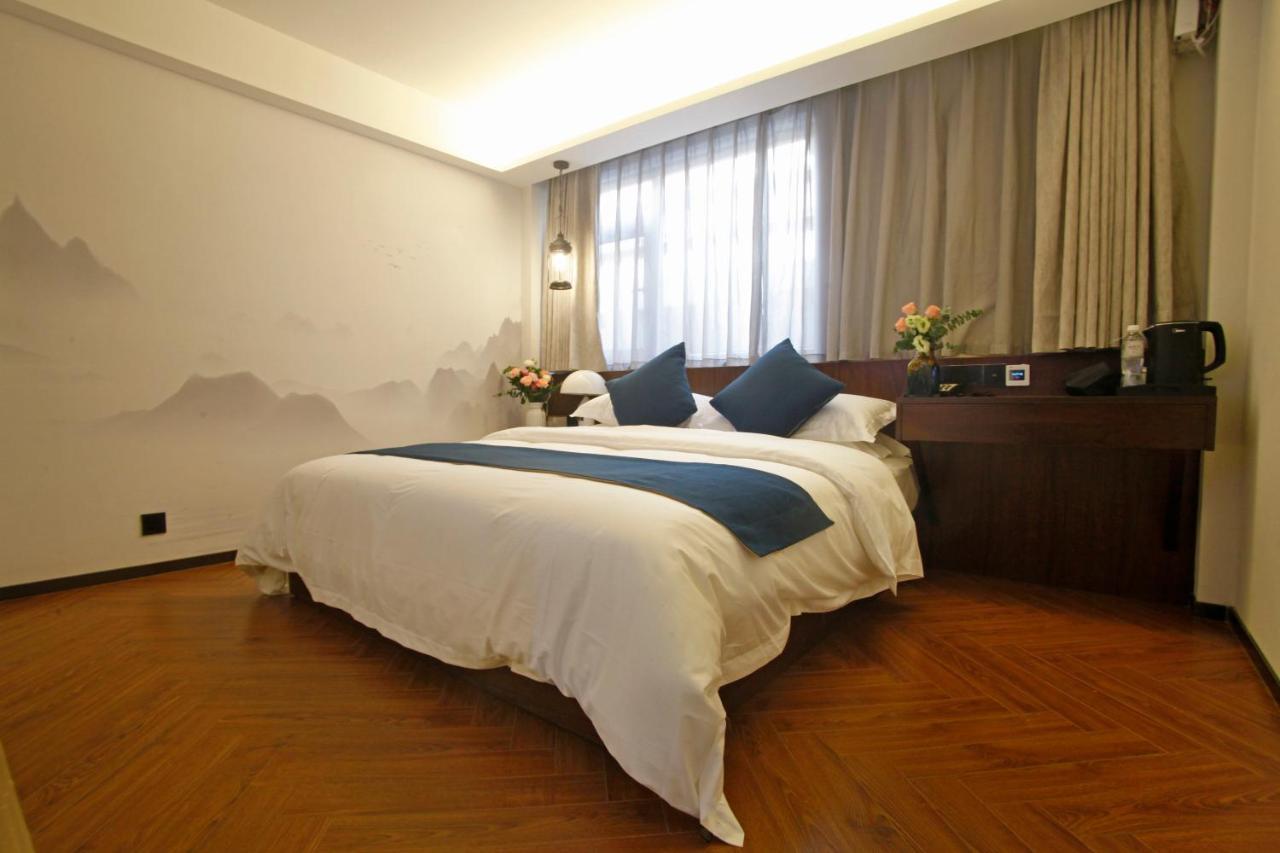 張家界武陵源北岸輕奢客棧 森林公園店 Hotel Zhangjiajie Exterior photo