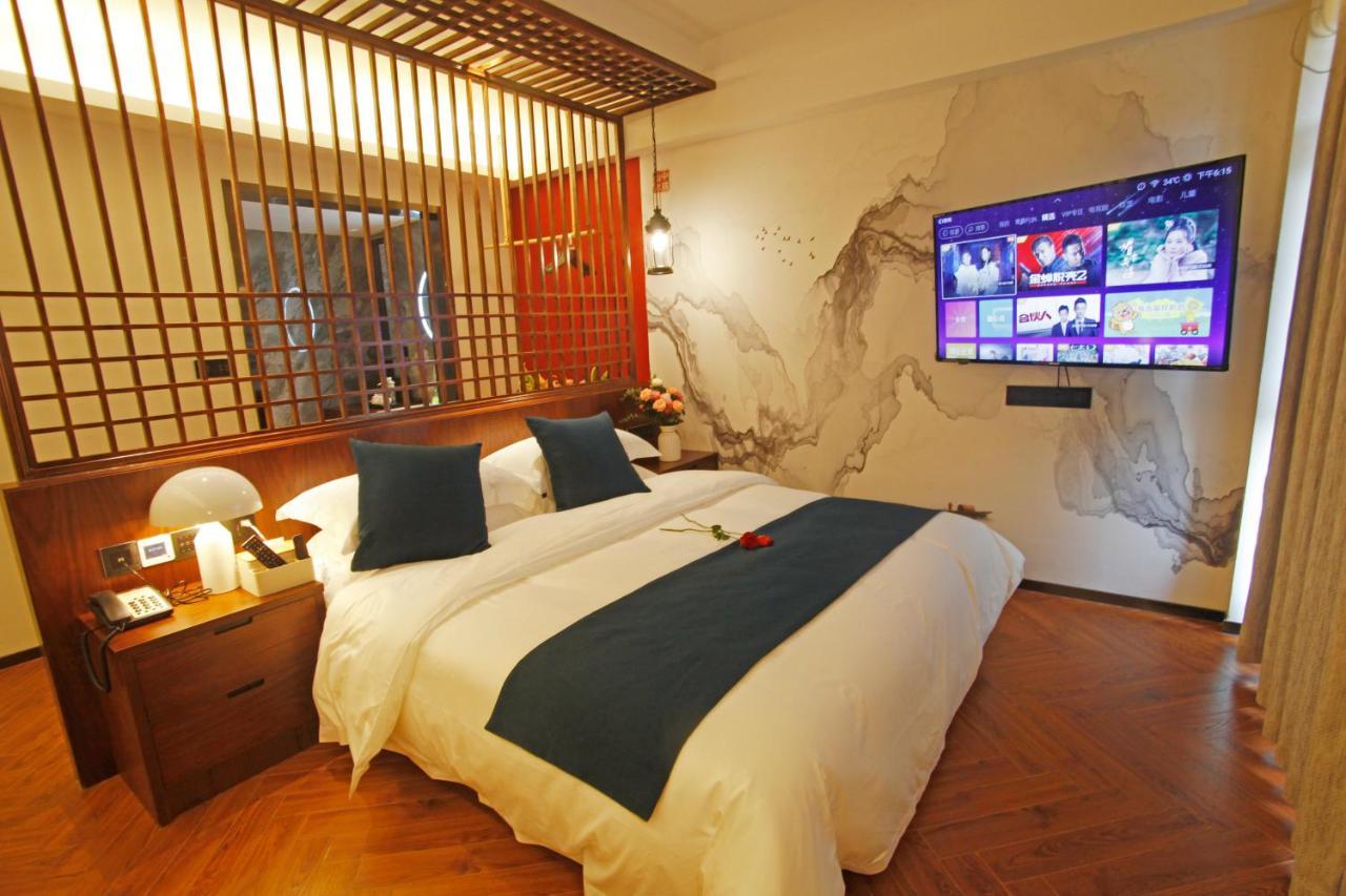 張家界武陵源北岸輕奢客棧 森林公園店 Hotel Zhangjiajie Exterior photo