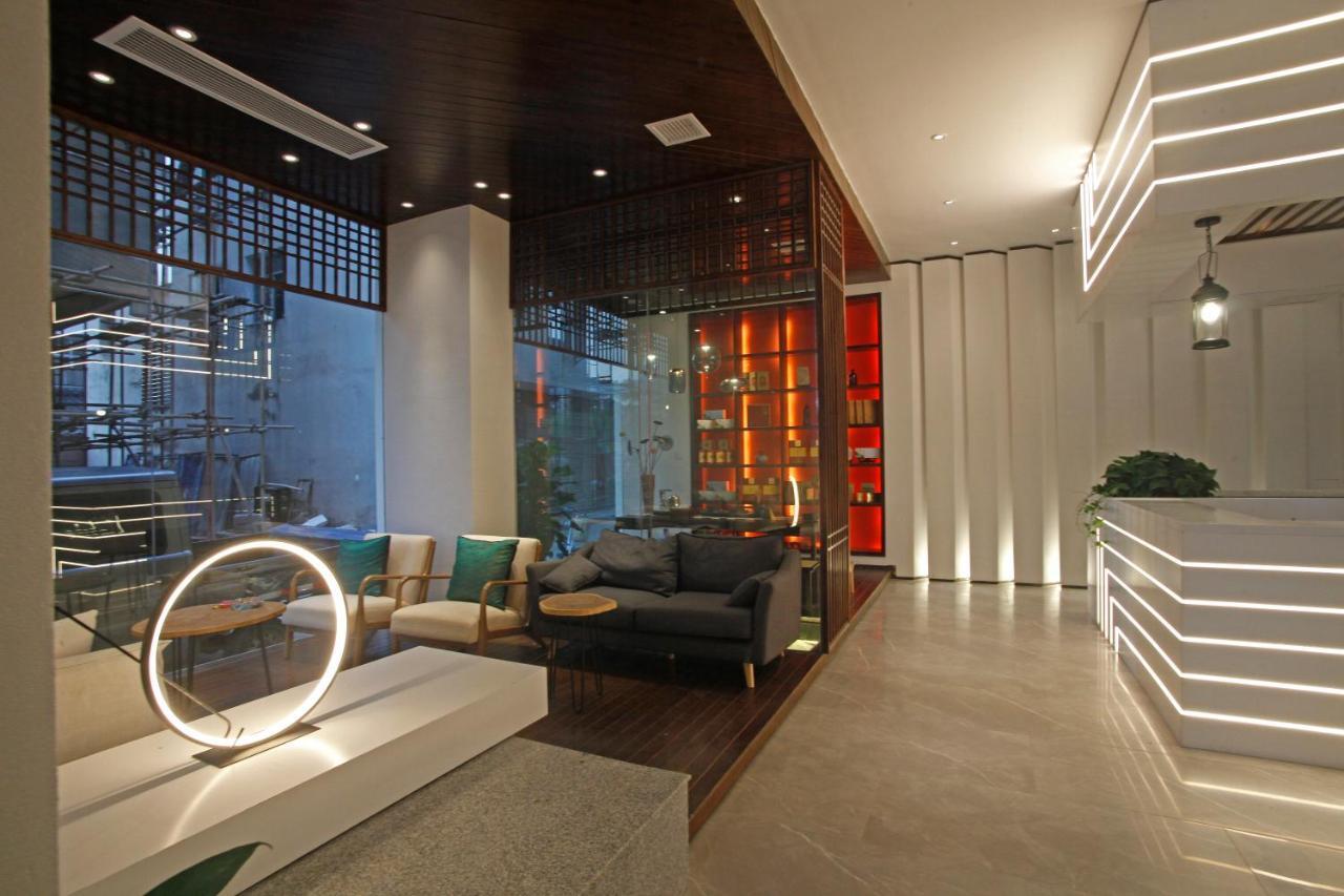 張家界武陵源北岸輕奢客棧 森林公園店 Hotel Zhangjiajie Exterior photo