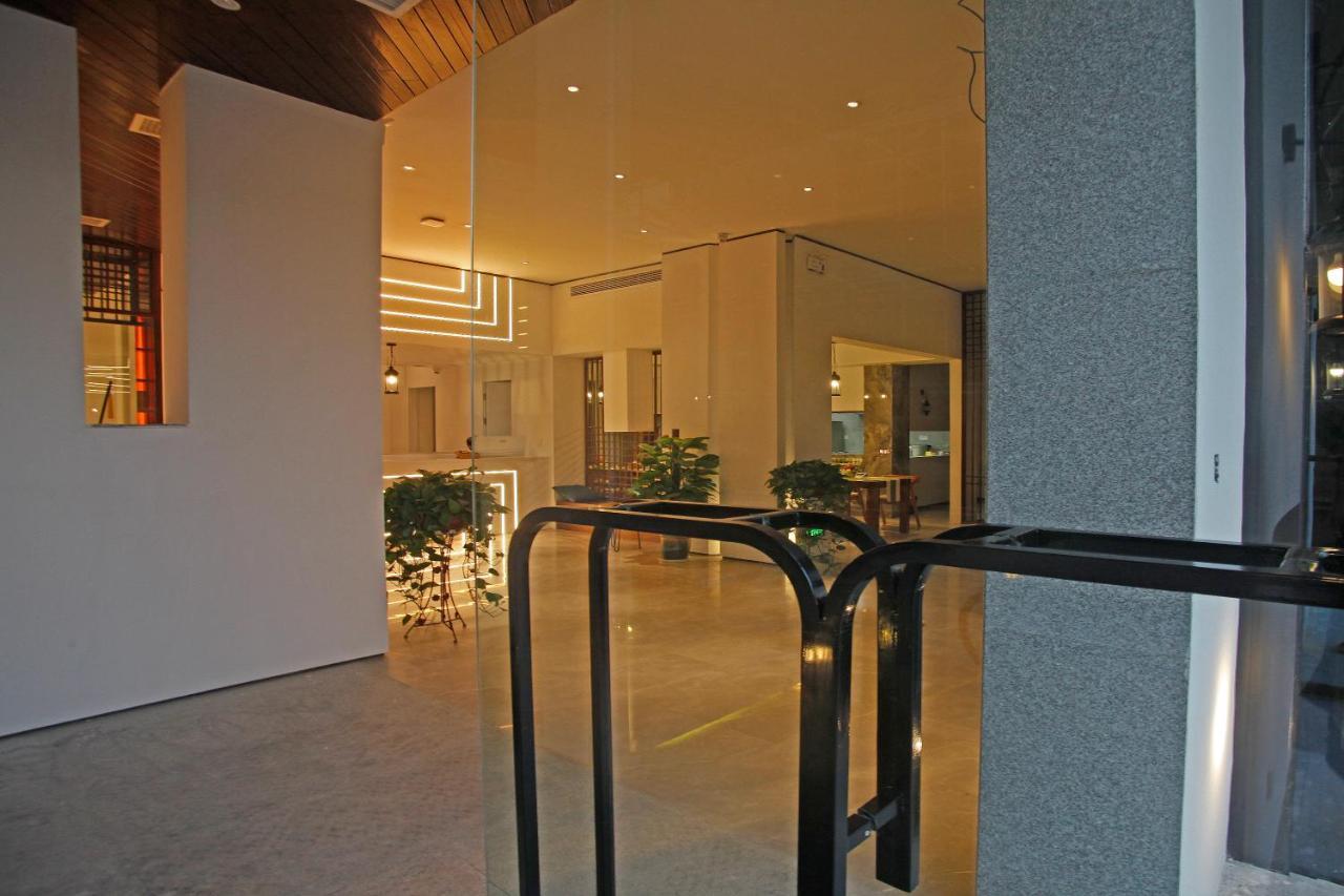 張家界武陵源北岸輕奢客棧 森林公園店 Hotel Zhangjiajie Exterior photo